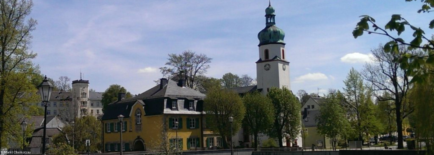 Kirche Oberkotzau vor stadtbild