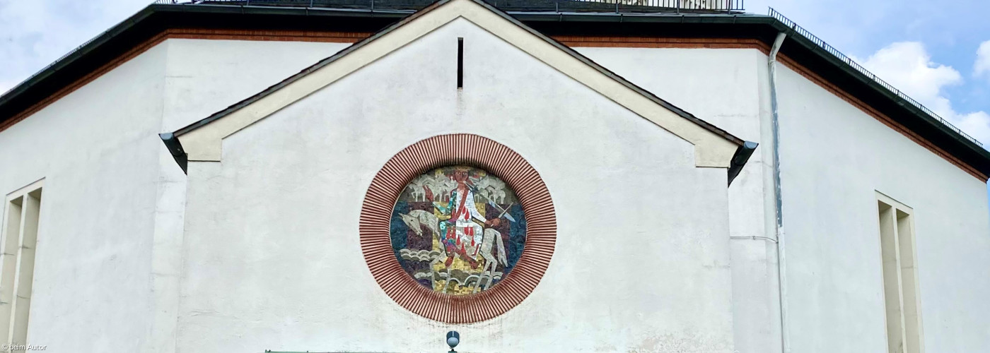 Blick auf Eingang Lutherkirche