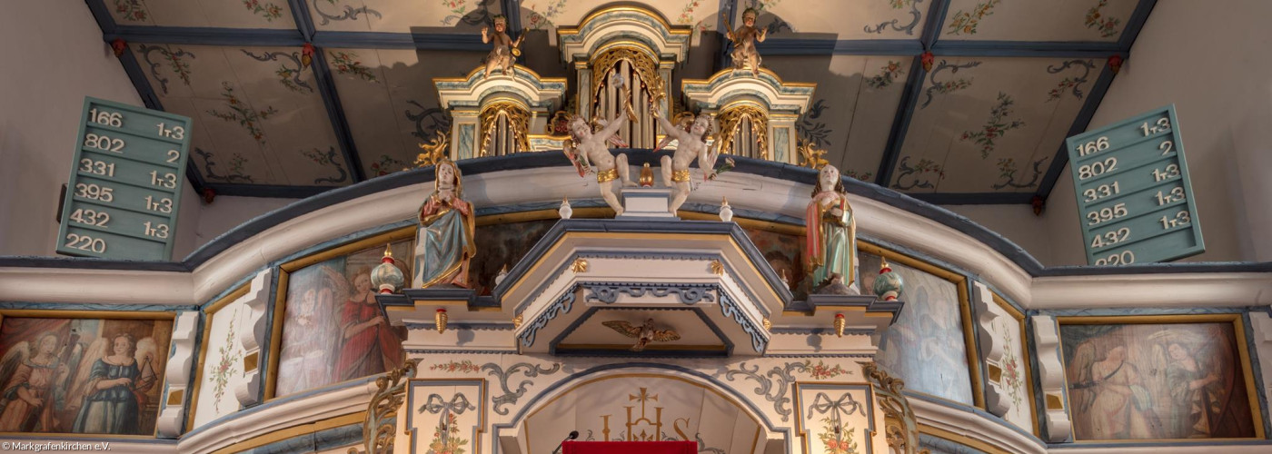 Orgel und Kanzelaltar in Töpen