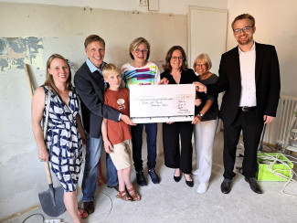 Scheckübergabe für die Kirchengemeinde Oberkotzau