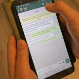 Mobiltelefon mit Whatsapp-Chat Mobiltelefon mit Whatsapp-Chat