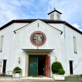 Blick auf Eingang Lutherkirche